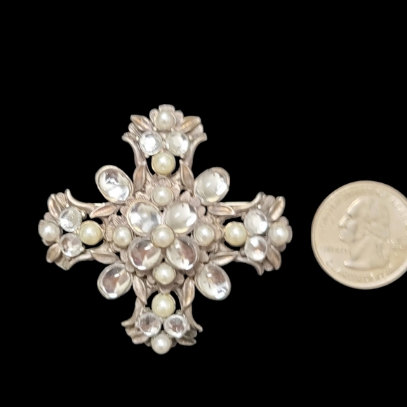 Vintage Cross Silvertone Brooch Pin. Estate Piece Marked Silver Starrs. - Picture 2 of 3